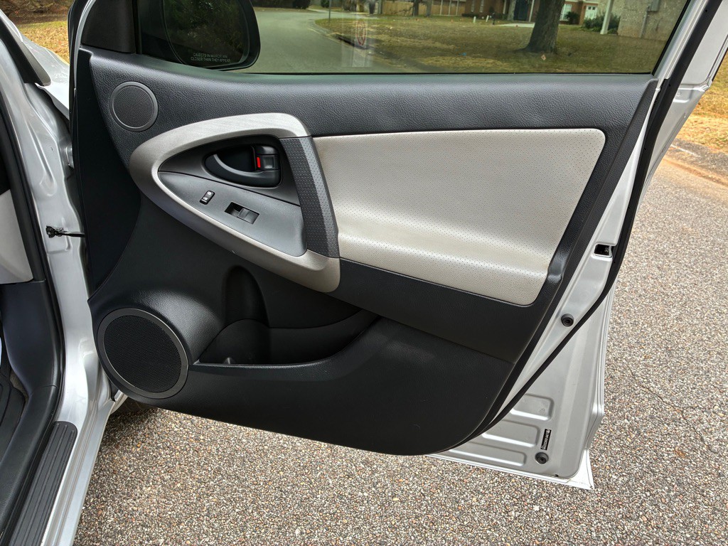 2012 Toyota Rav4 Image 16