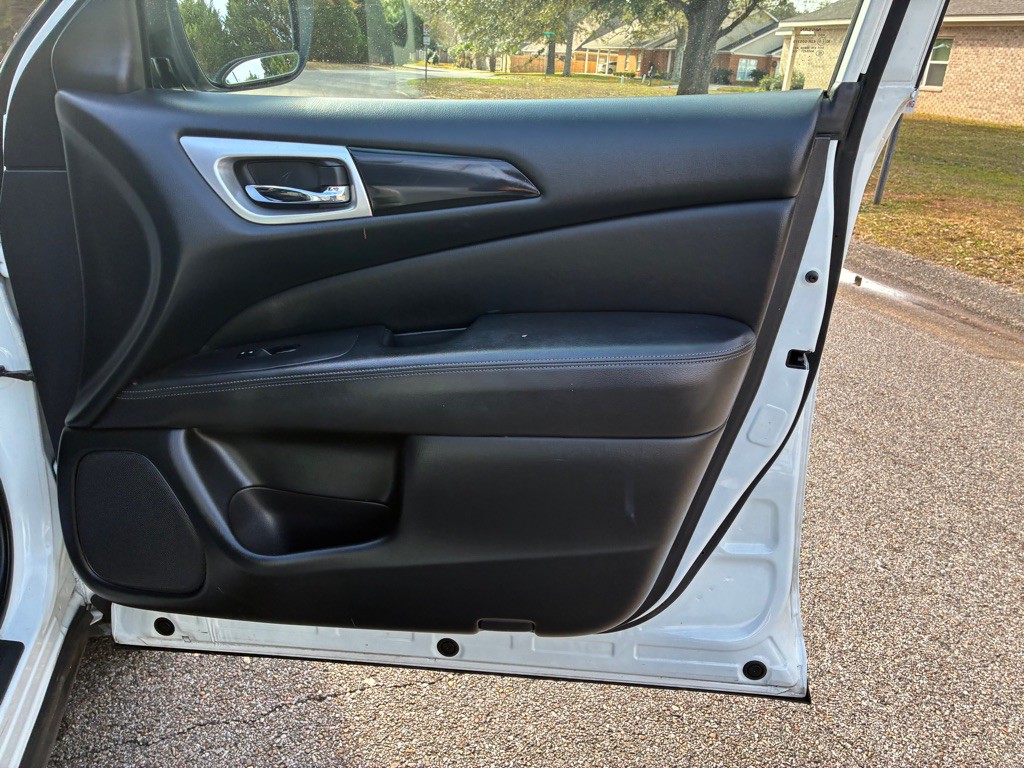 2019 Nissan Pathfinder Image 16