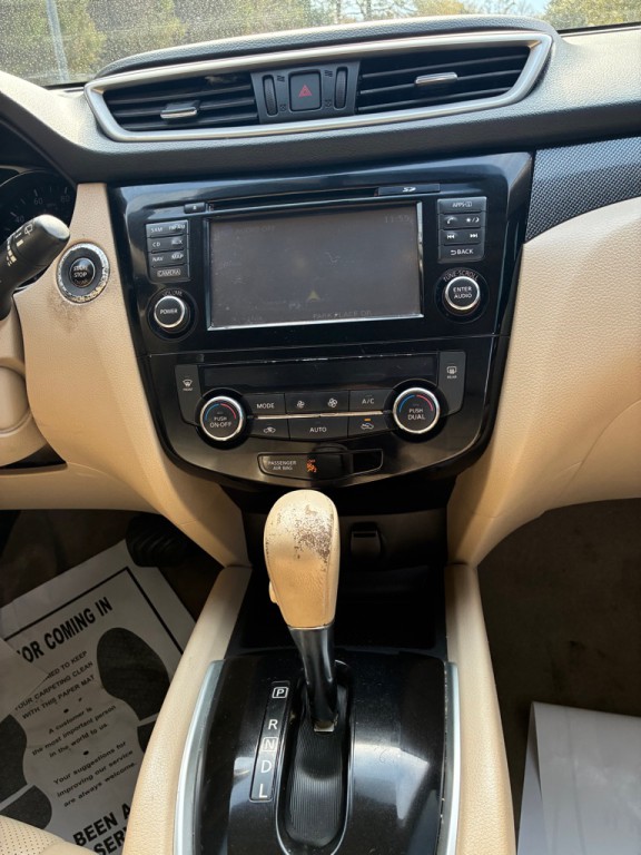 2015 Nissan Rogue Image 16