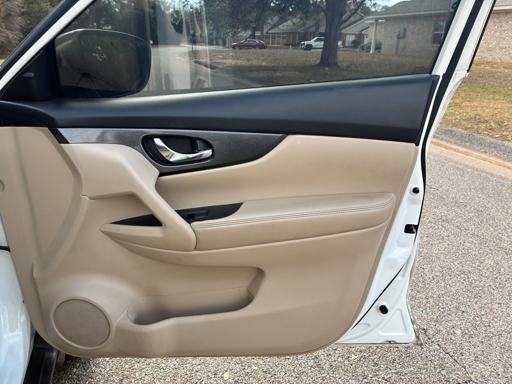 2015 Nissan Rogue Image 18