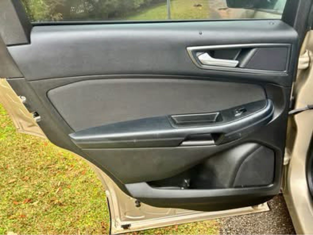2018 Ford Edge Image 9