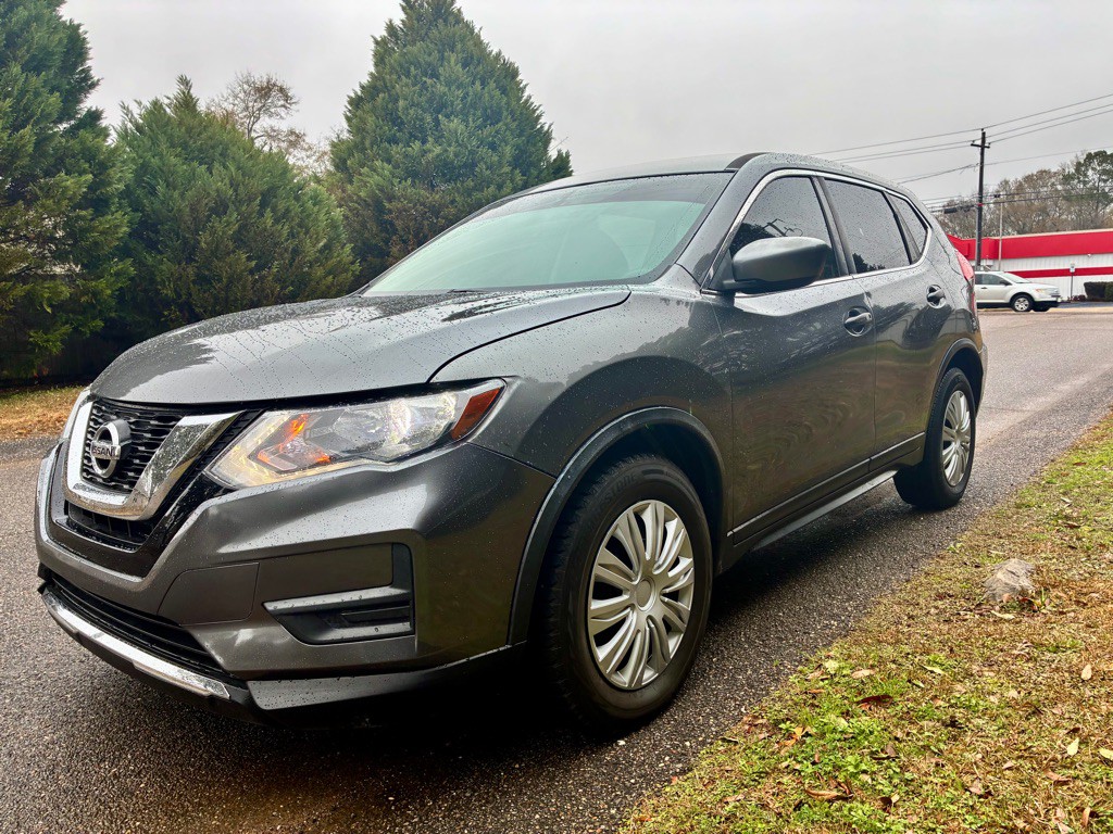 2017 Nissan Rogue Image 1