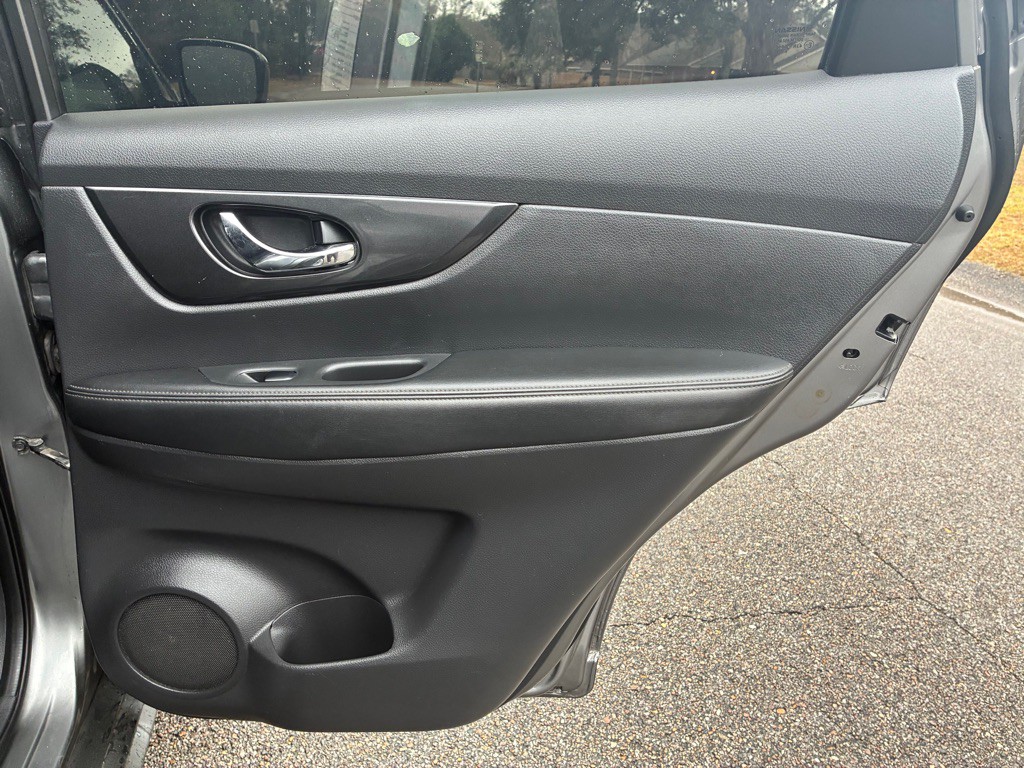 2017 Nissan Rogue Image 12