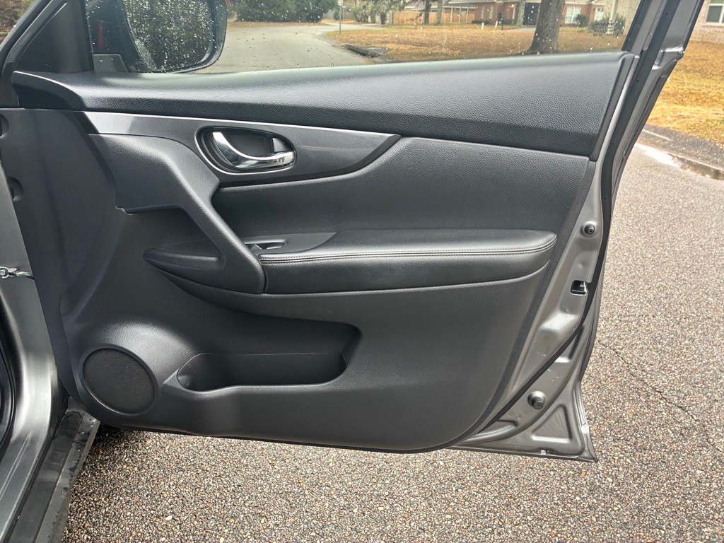 2017 Nissan Rogue Image 14