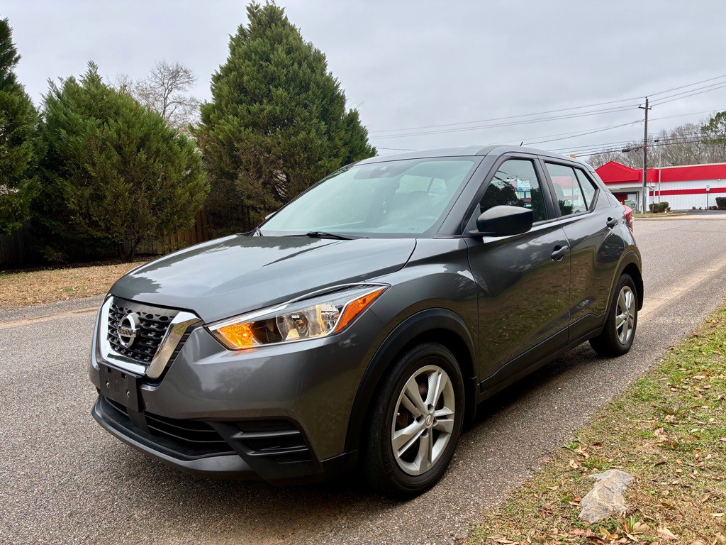 2020 Nissan Kicks Image 1