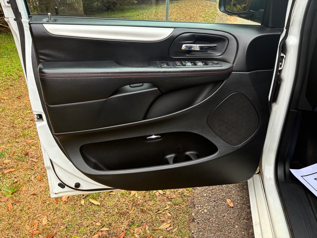 2016 Dodge Grand Caravan Image 8