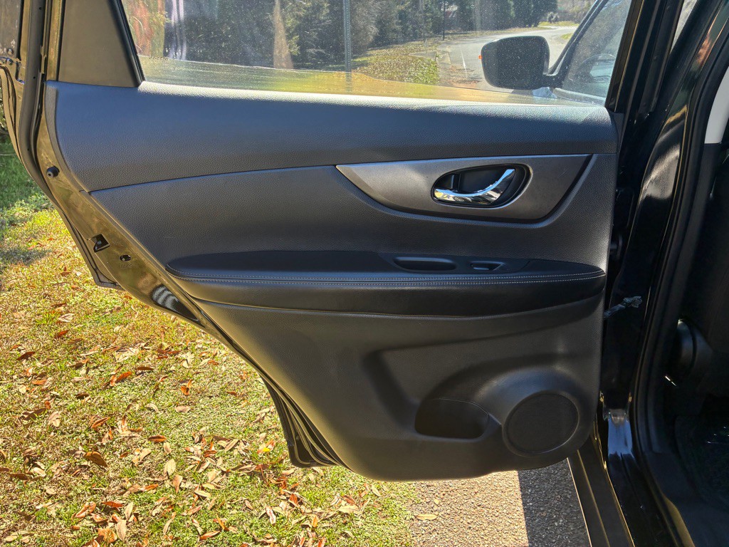 2015 Nissan Rogue Image 11