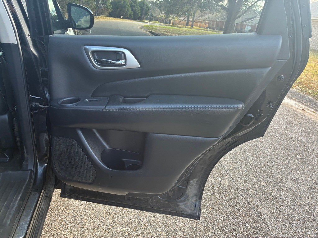 2014 Nissan Pathfinder Image 13