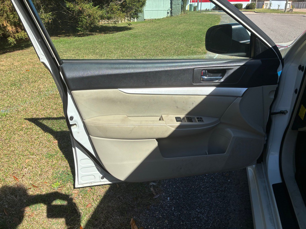 2012 Subaru Legacy Image 8