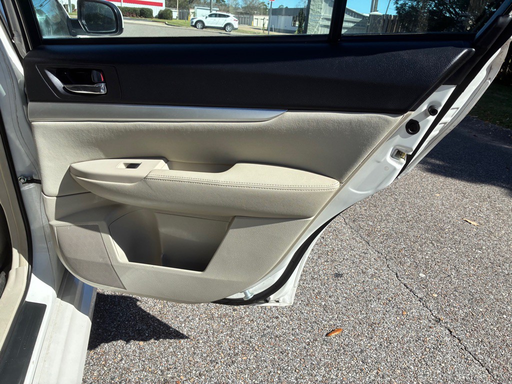 2012 Subaru Legacy Image 12