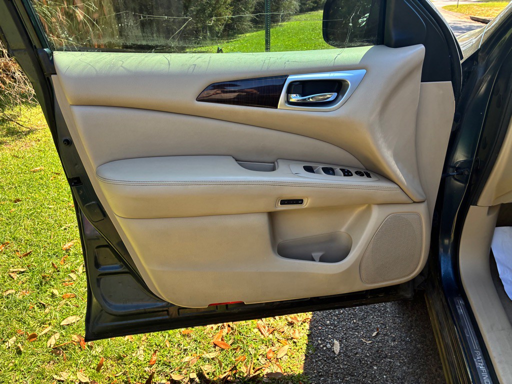 2014 Nissan Pathfinder Image 8