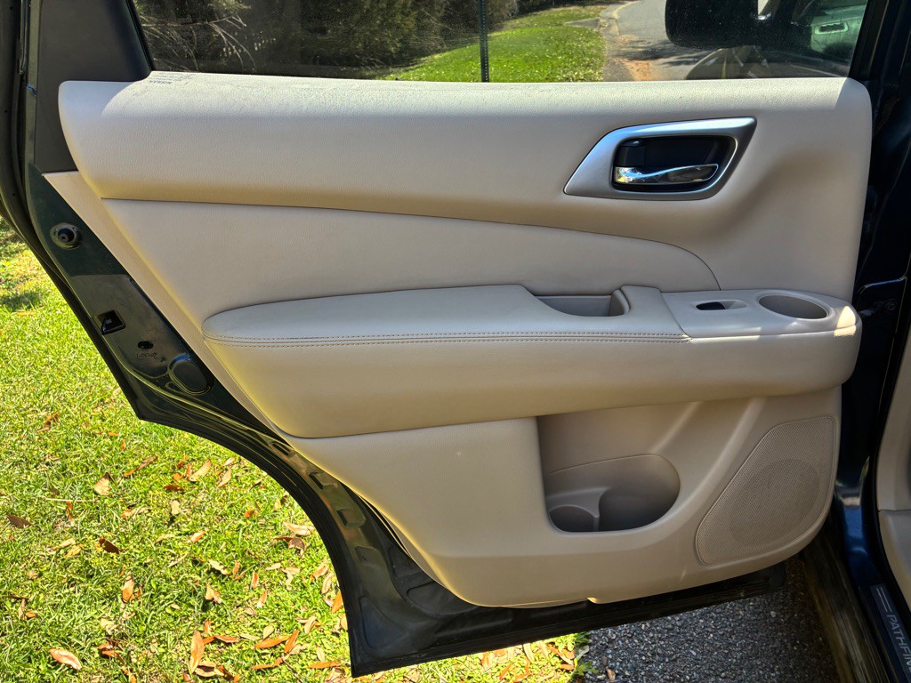 2014 Nissan Pathfinder Image 11