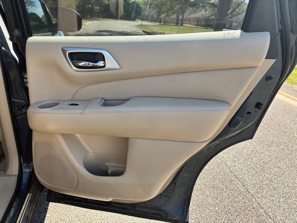 2014 Nissan Pathfinder Image 17