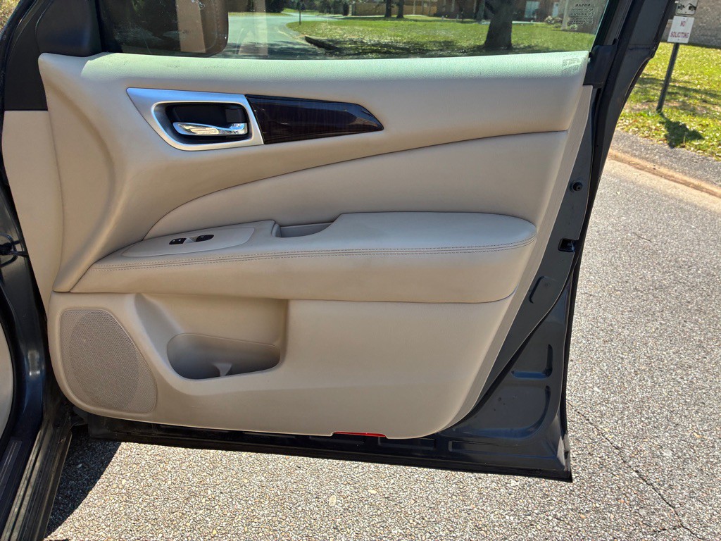 2014 Nissan Pathfinder Image 19