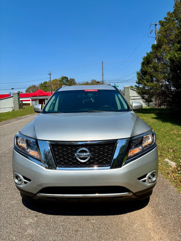 2014 Nissan Pathfinder Image 2