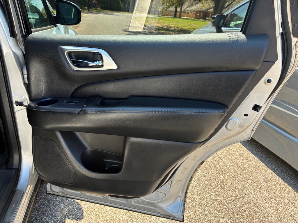 2014 Nissan Pathfinder Image 16