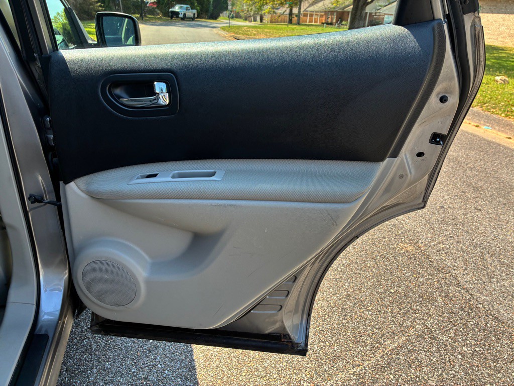 2015 Nissan Rogue Image 16