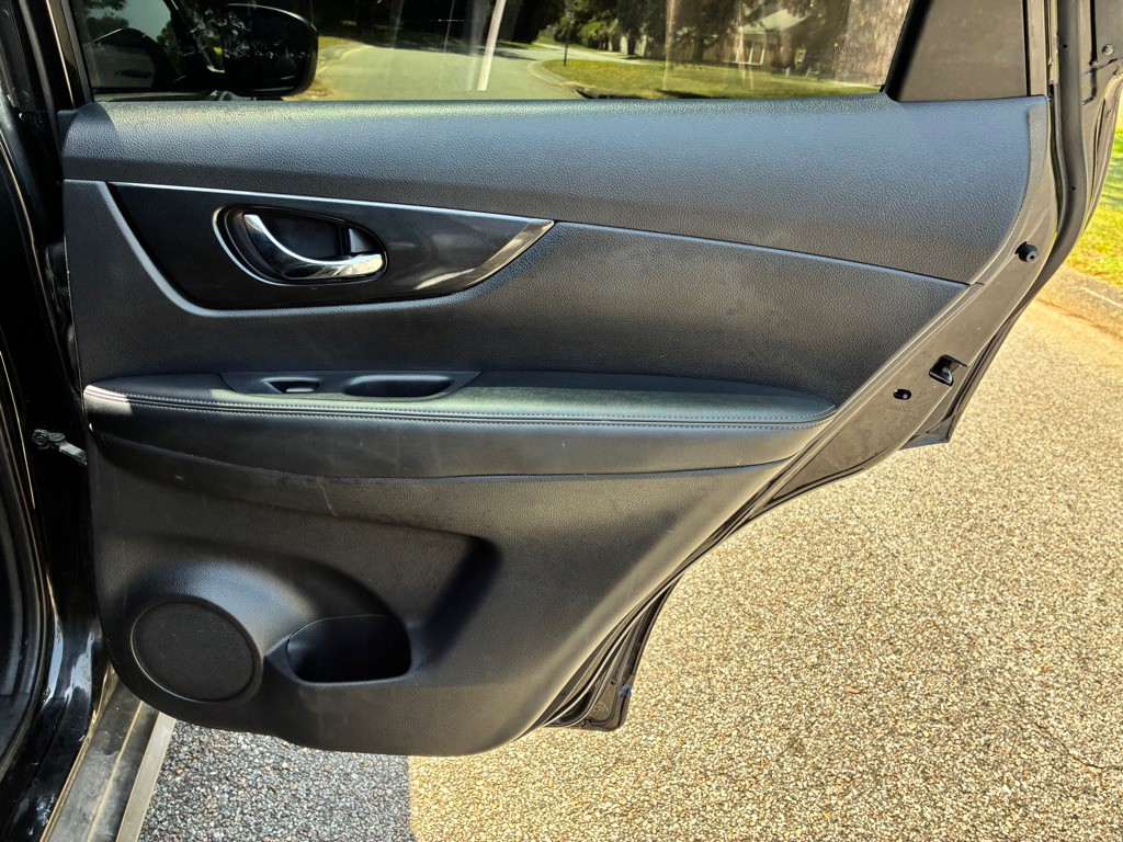 2018 Nissan Rogue Image 13