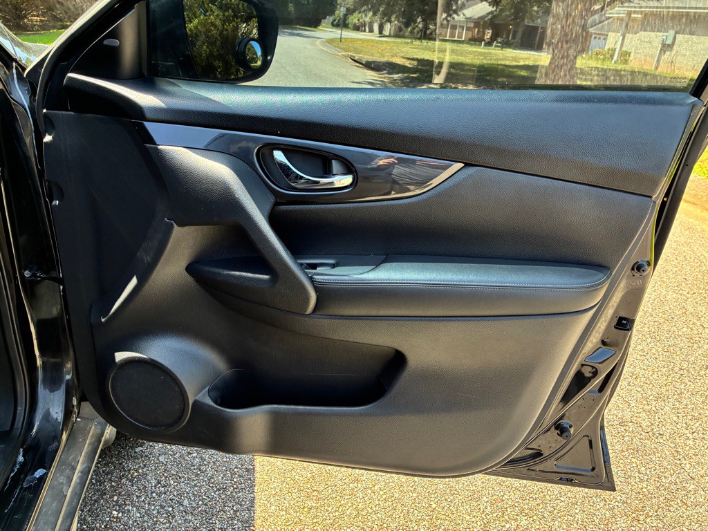2018 Nissan Rogue Image 16