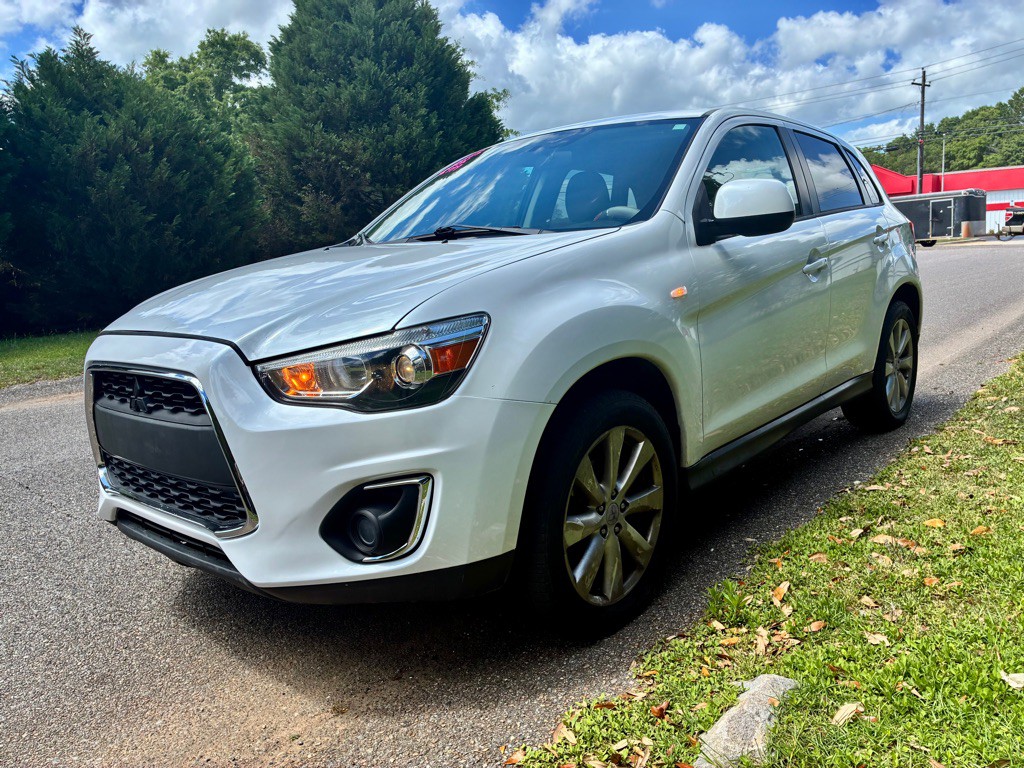 2015 Mitsubishi Outlander Image 1