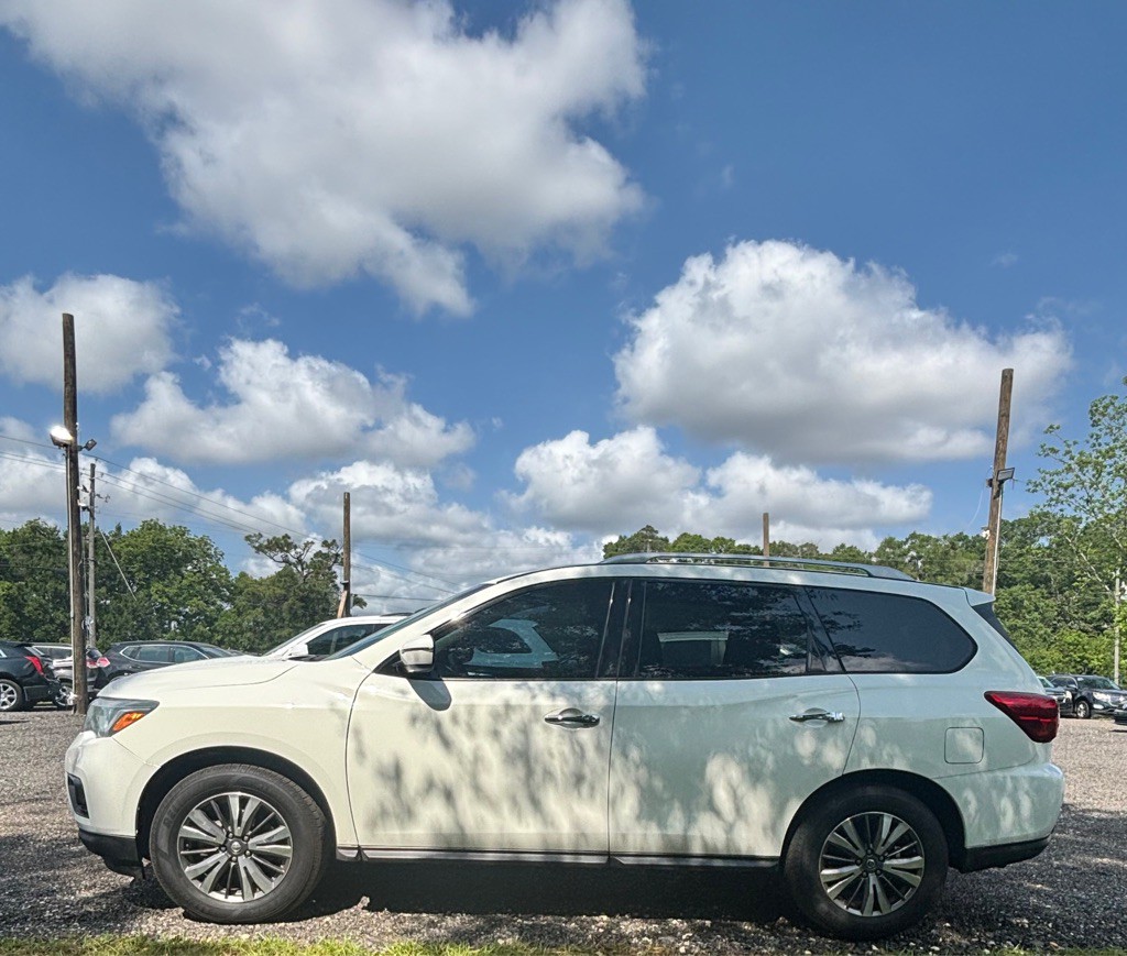 2020 Nissan Pathfinder Image 2