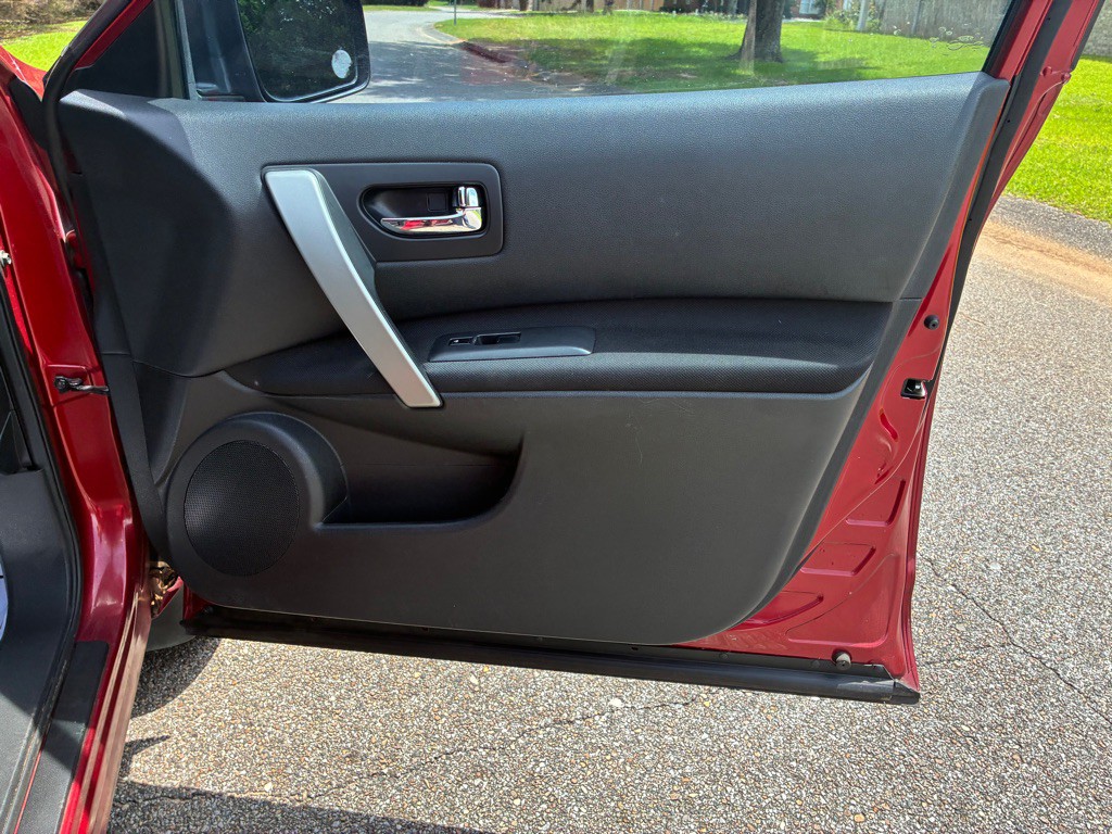 2011 Nissan Rogue Image 16