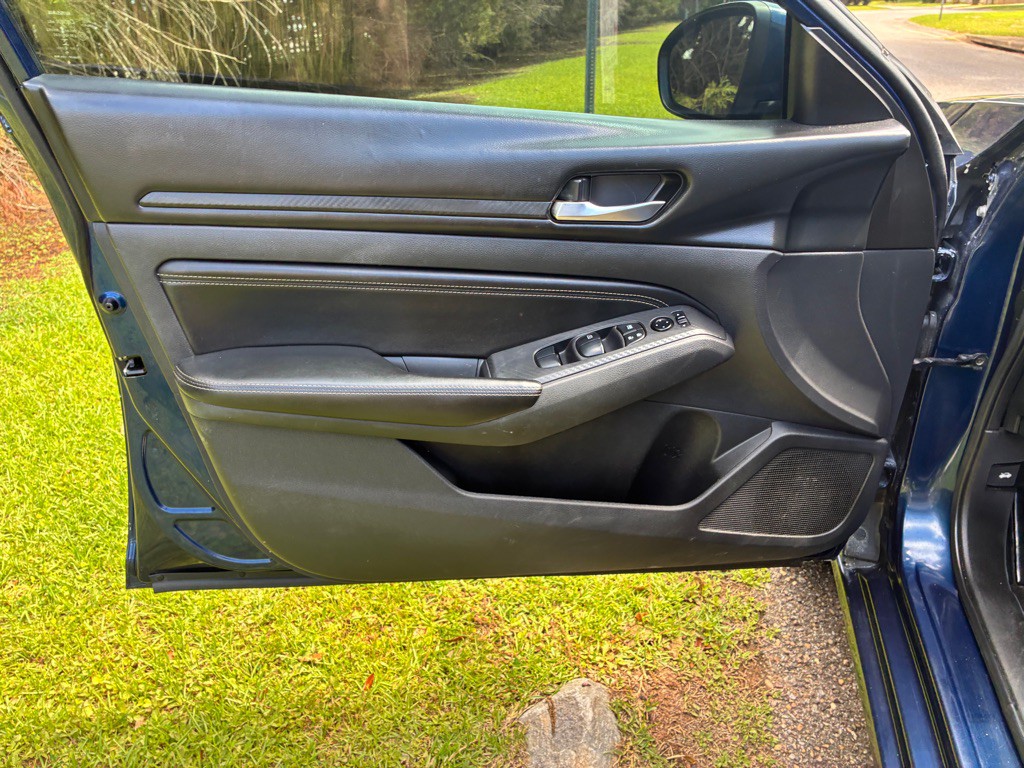 2020 Nissan Altima Image 8