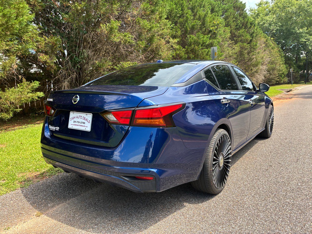 2020 Nissan Altima Image 10