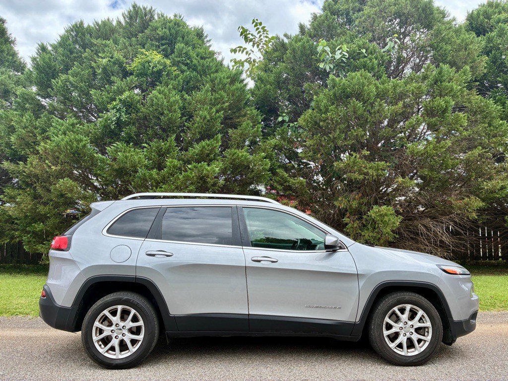 2017 Jeep Cherokee Image 7