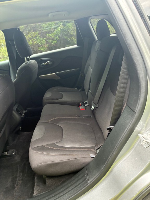2017 Jeep Cherokee Image 11