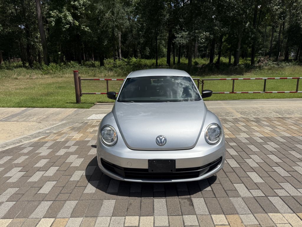 2014 Volkswagen Beetle Image 2