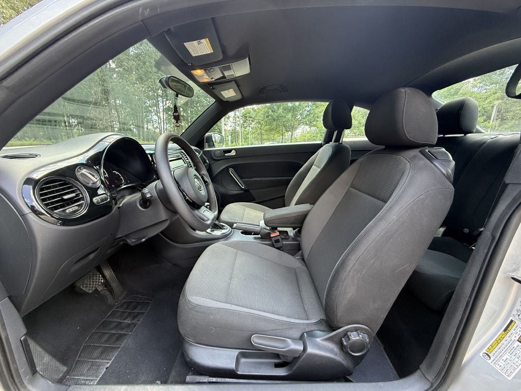 2014 Volkswagen Beetle Image 9