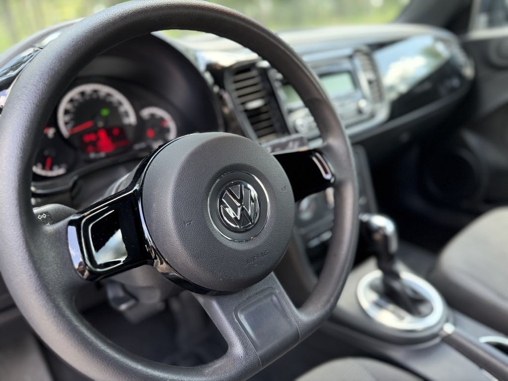 2014 Volkswagen Beetle Image 12