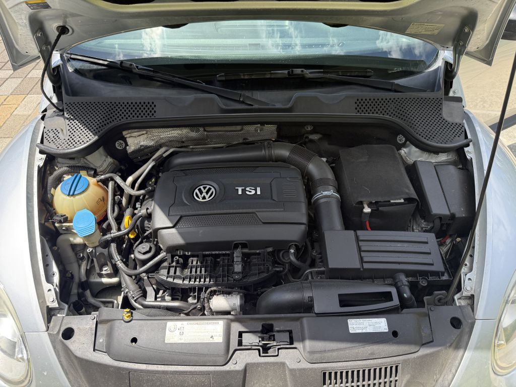 2014 Volkswagen Beetle Image 17