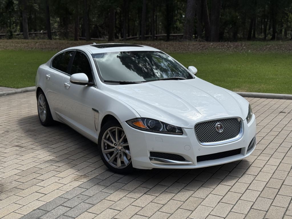 2015 Jaguar XF Image 2