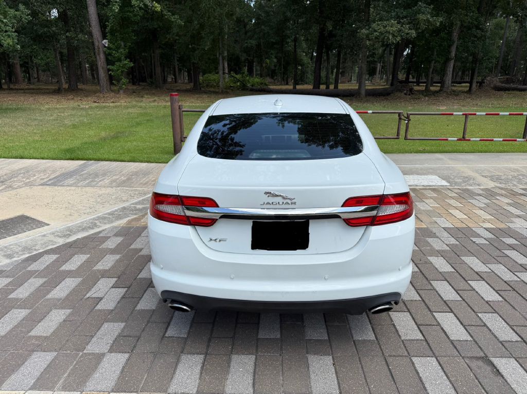 2015 Jaguar XF Image 4