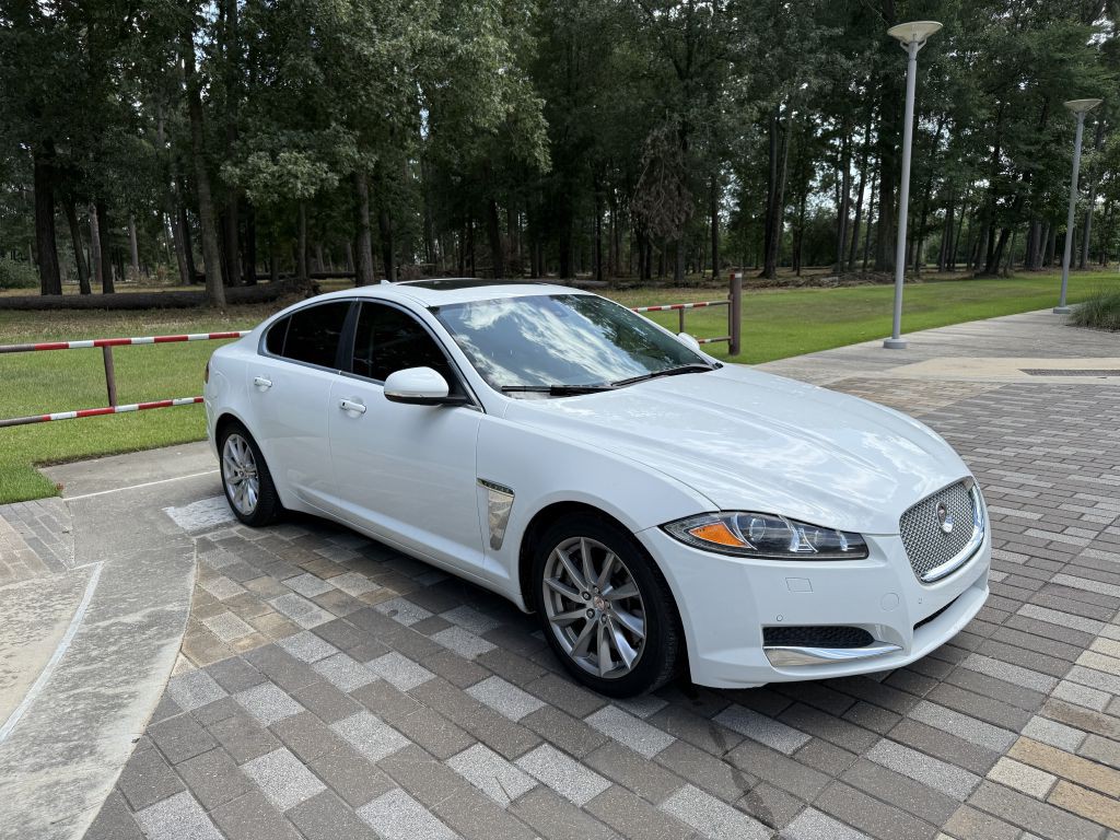 2015 Jaguar XF Image 6
