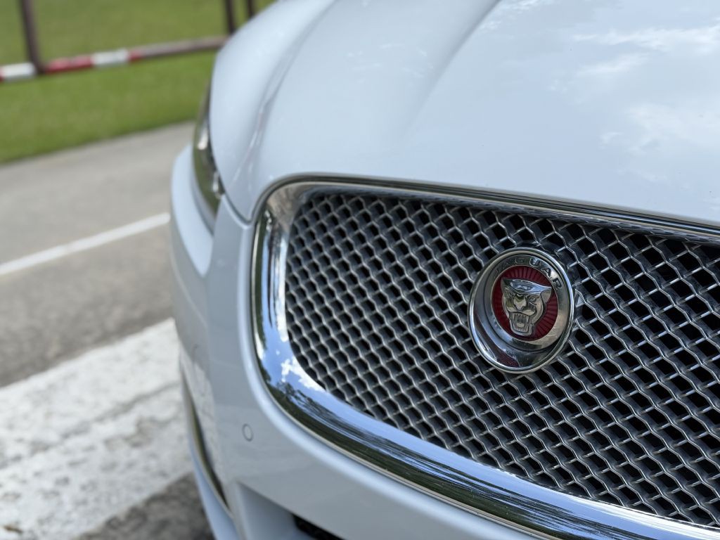 2015 Jaguar XF Image 15