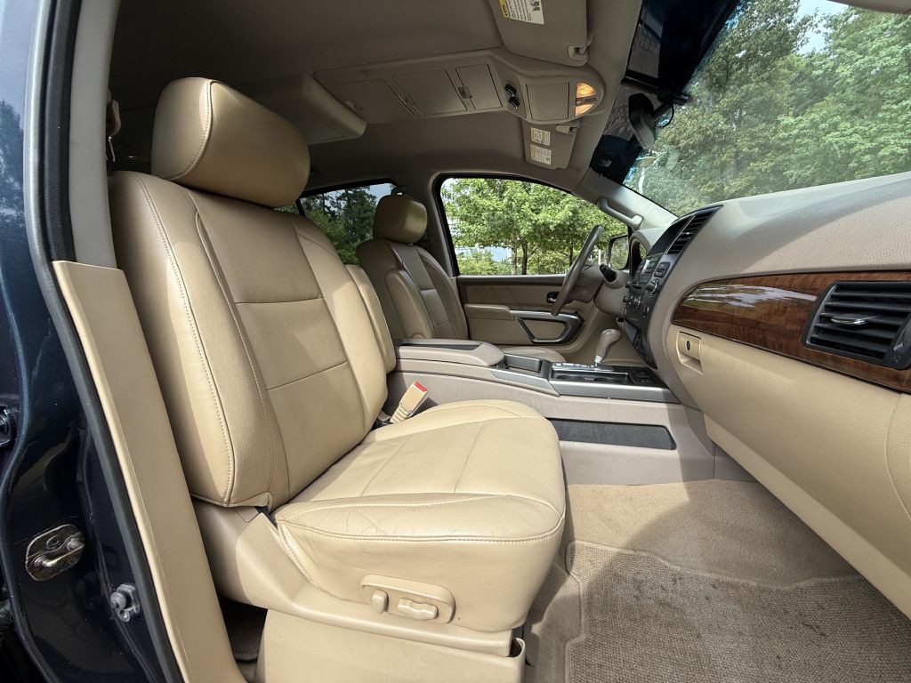 2015 Nissan Armada Image 9
