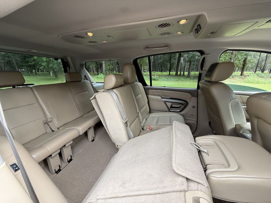 2015 Nissan Armada Image 11