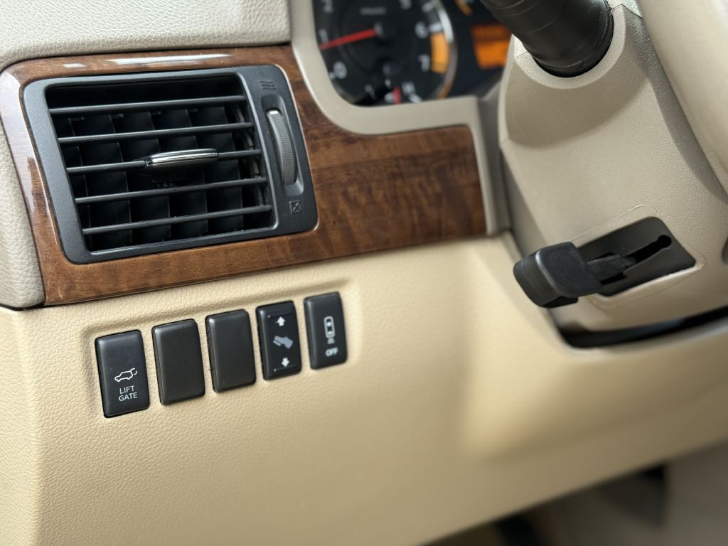 2015 Nissan Armada Image 17