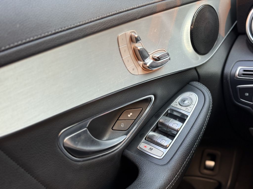 2016 Mercedes-Benz C-Class Image 12