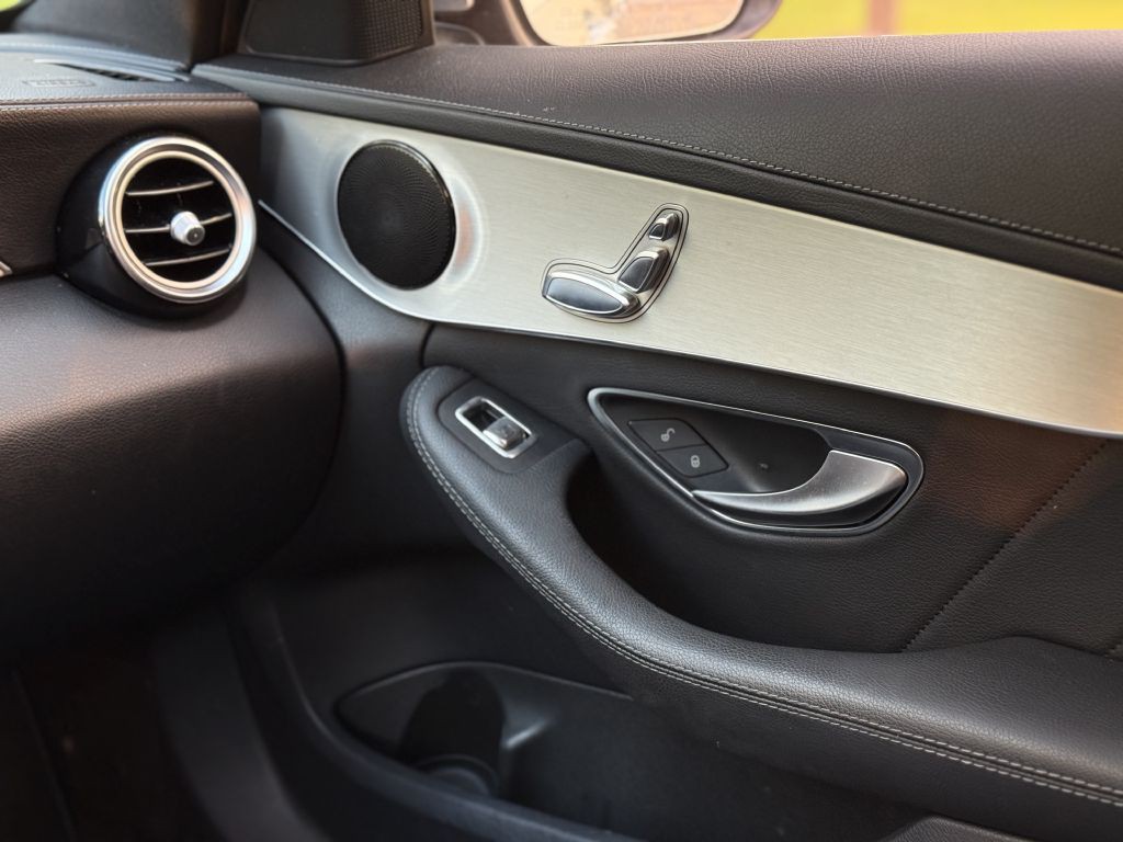 2016 Mercedes-Benz C-Class Image 15