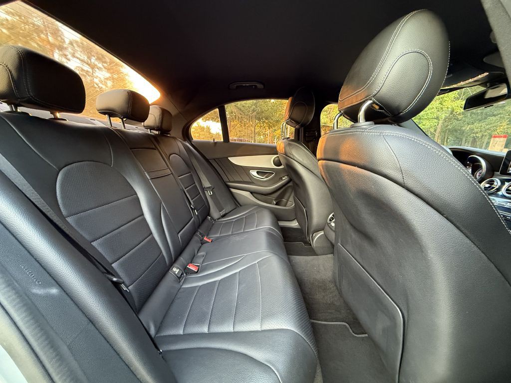 2016 Mercedes-Benz C-Class Image 16