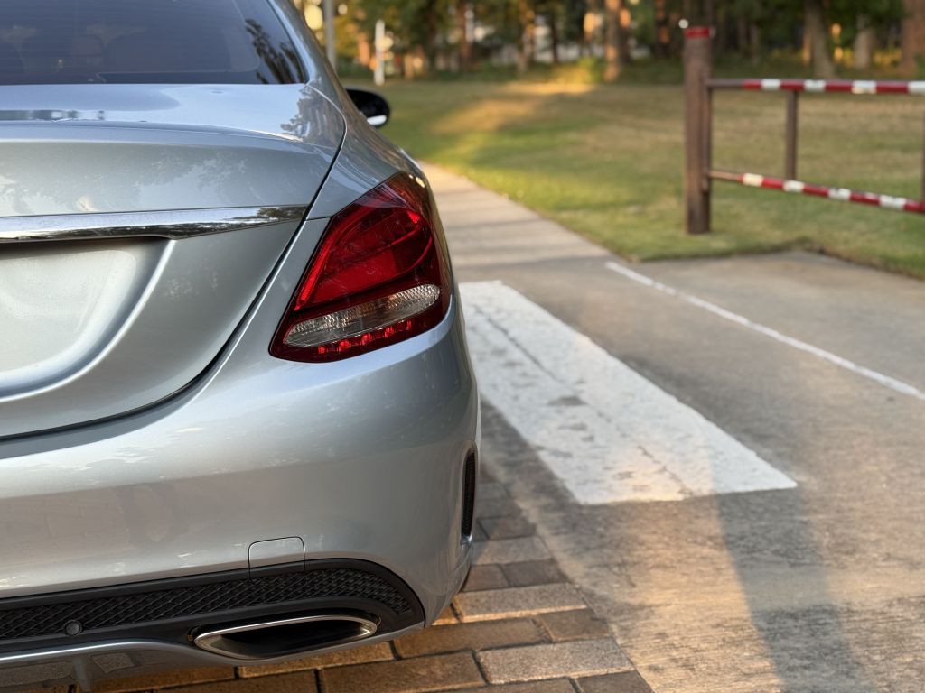 2016 Mercedes-Benz C-Class Image 17