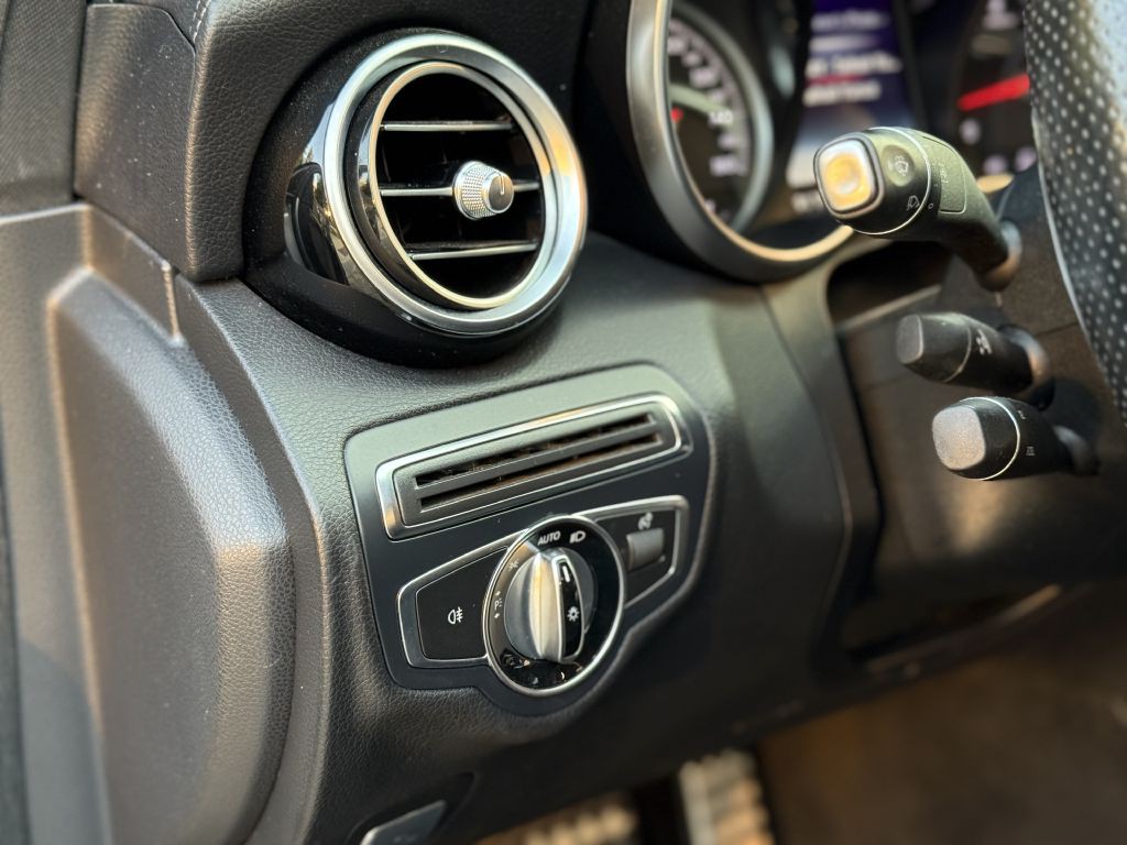 2016 Mercedes-Benz C-Class Image 19