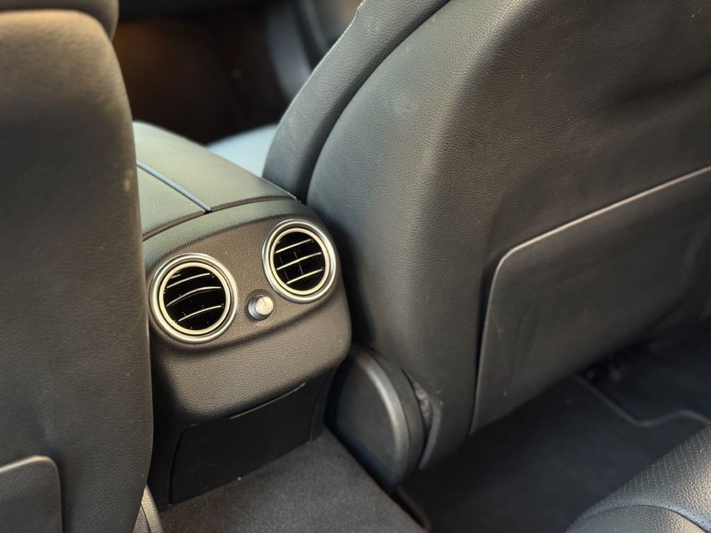 2016 Mercedes-Benz C-Class Image 23