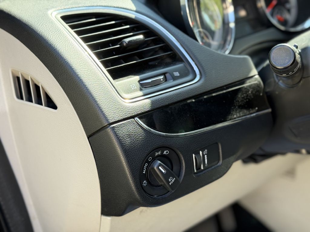 2017 Dodge Grand Caravan Image 12