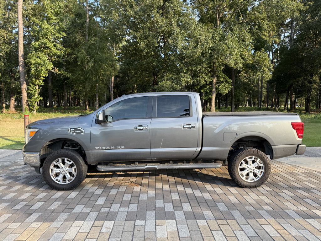 2016 Nissan Titan Image 8