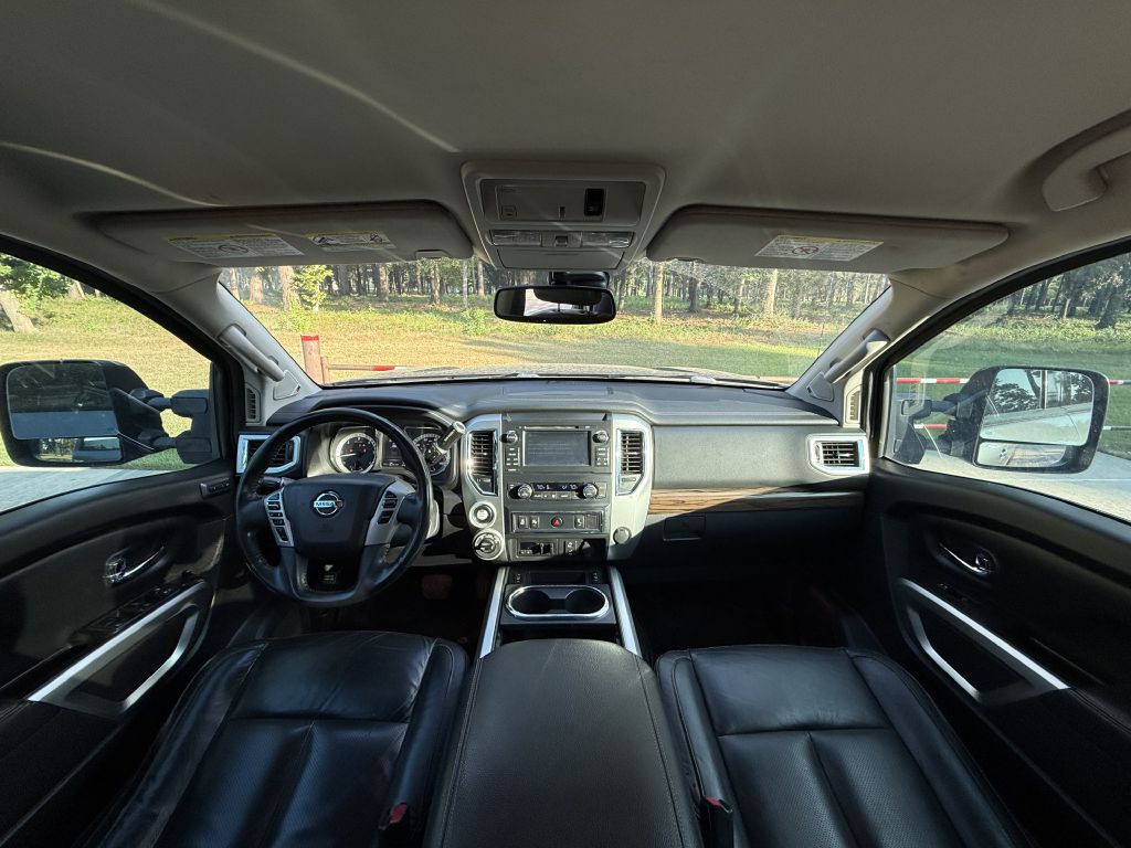 2016 Nissan Titan Image 9